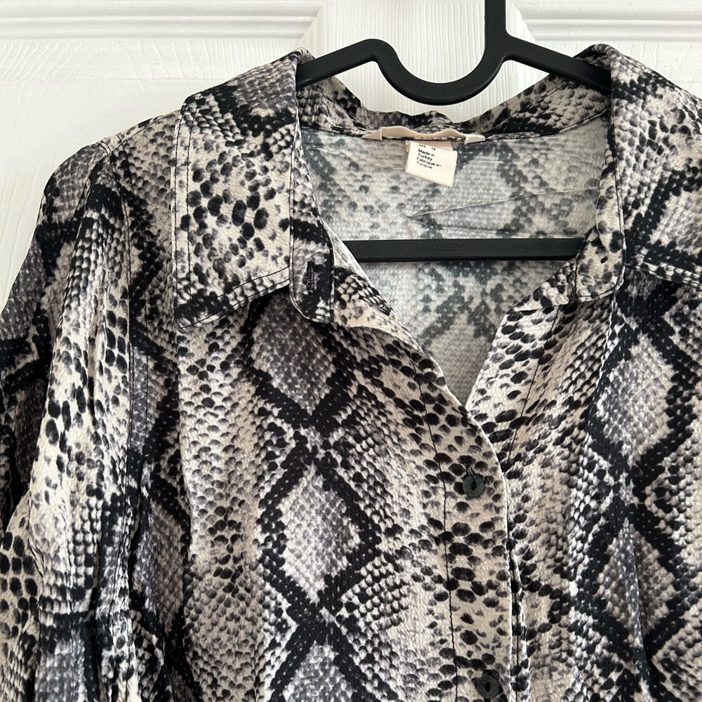 H&M Patterned Button Up - Picture 3 of 5